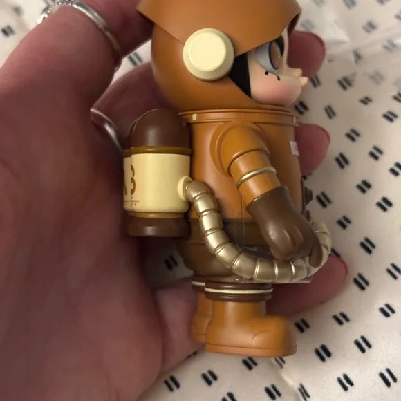 : : Pop Mart Mega Space Molly Emoji Monkey Figure : : - Picture 10 of 12